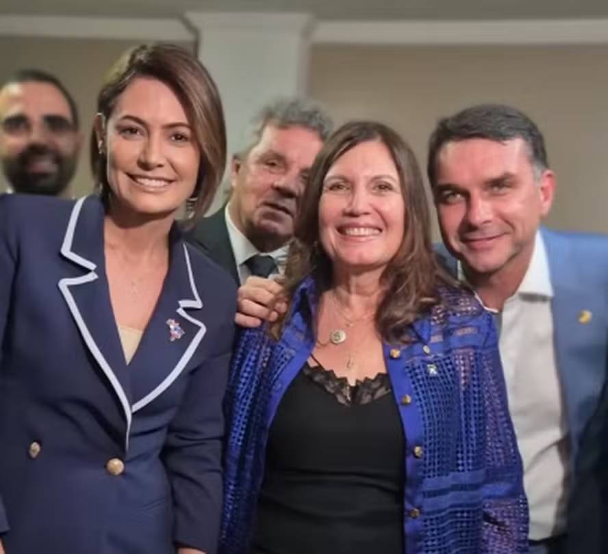 Michelle Bolsonaro será candidata a Senado pelo PL do Distrito Federal, diz Bia Kicis