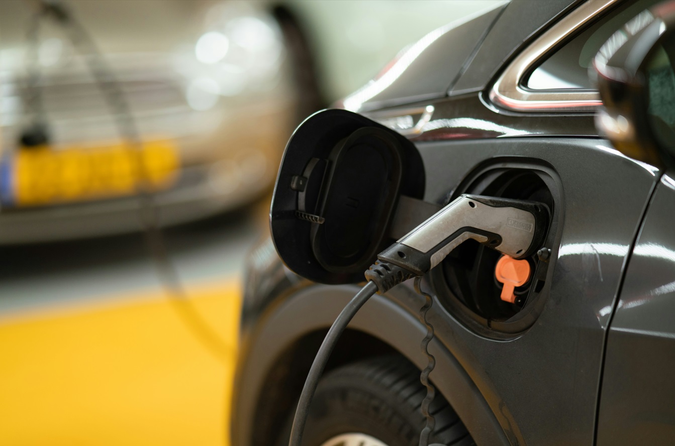 Seguro de carro: participação de elétricos e híbridos nas cotações triplica em