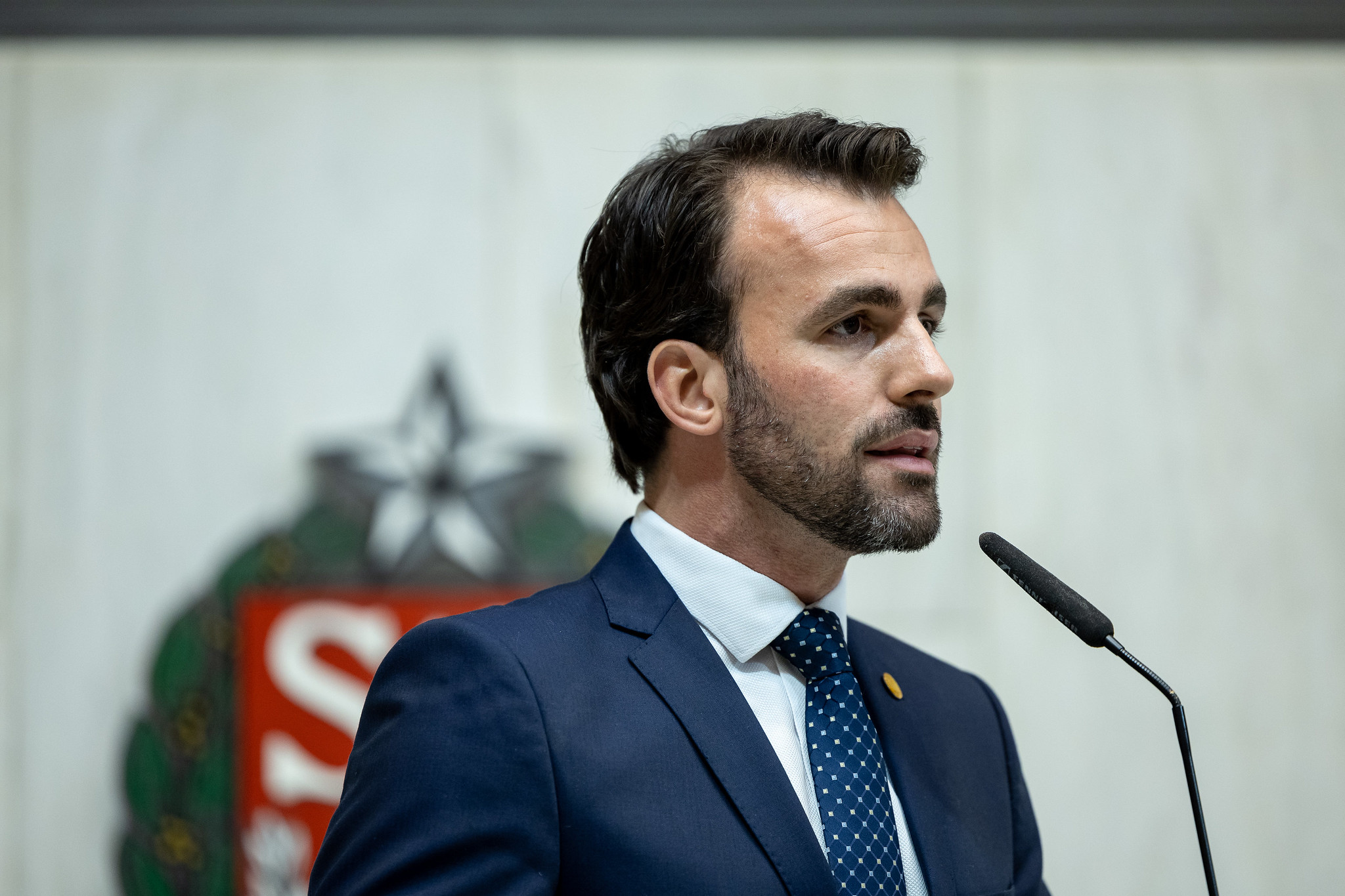 Alesp rejeita suspender mandato de Lucas Bove por violência de gênero
