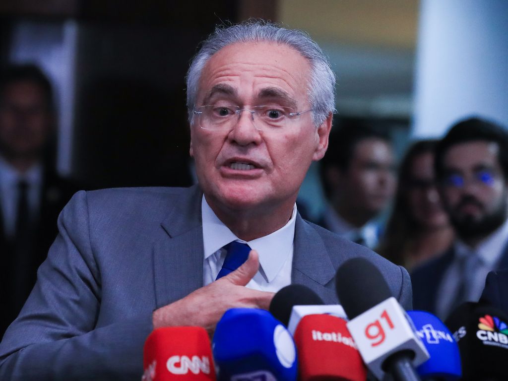 Senadores, Renan Calheiros (relator do IR no Senado) durante coletiva. Foto: Lula Marques/Agência Brasil.
