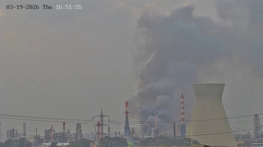 Fumaça em refinaria de petróleo em Israel