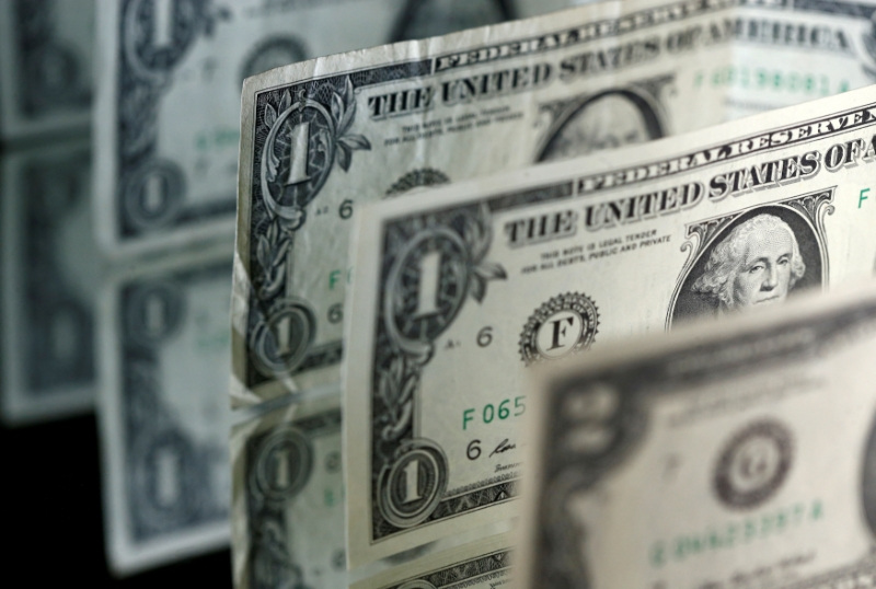 Tarifas? “Sell America” explica maior parte da queda do dólar desde 2025, aponta Itaú
