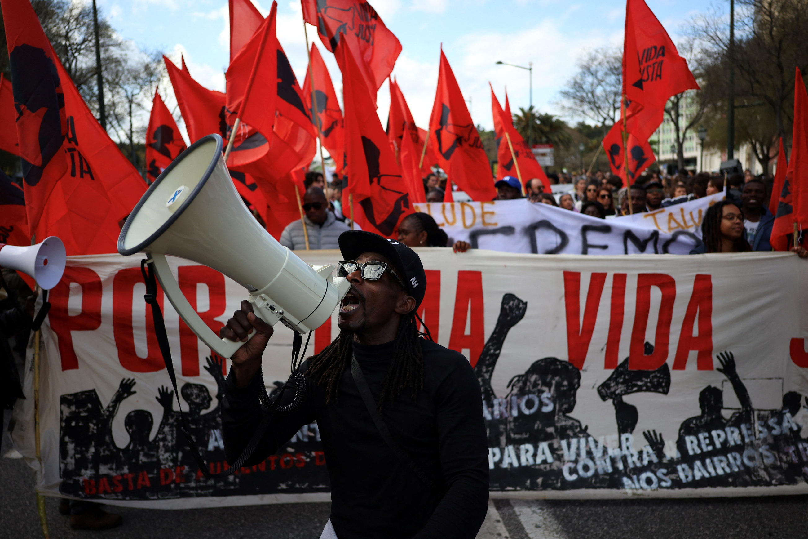Crise na moradia em Portugal leva manifestantes às ruas em Lisboa e mais 15 cidades