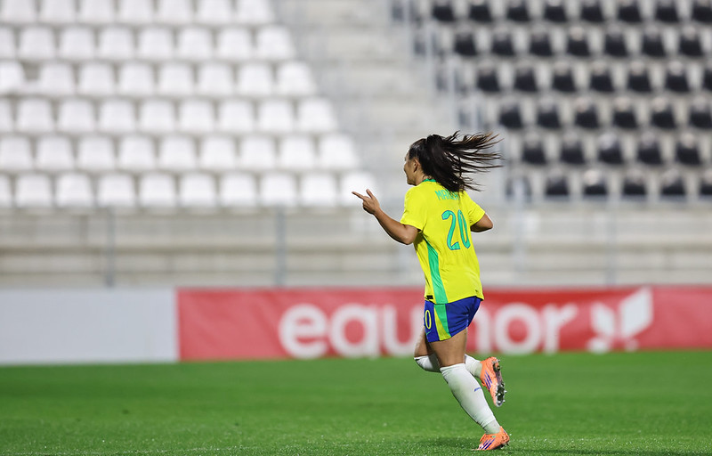 Copa do Mundo Feminina 2027: governo oficializa regras e premia pioneiras da seleção