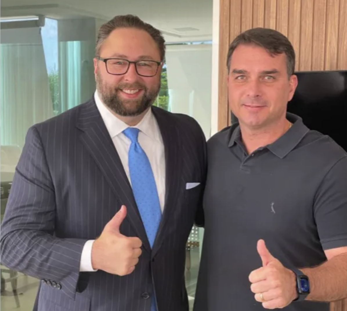 Aliado de Trump chama Flávio Bolsonaro de “próximo presidente” na CPAC