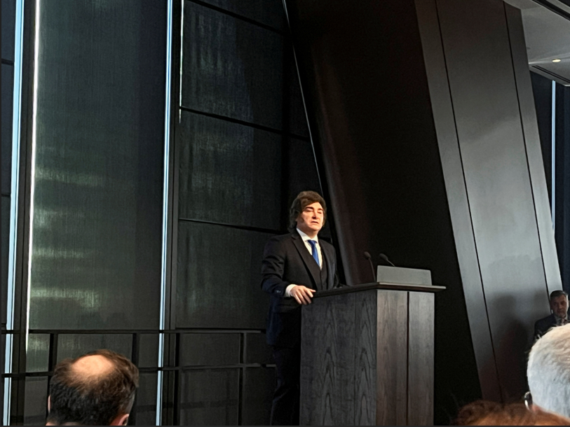 Milei defende recuperação argentina nos EUA enquanto Oriente Médio assusta investidor