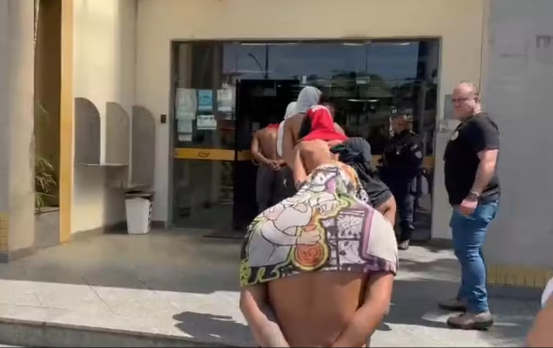 Oito são apreendidos por agredir capivara na zona norte do Rio