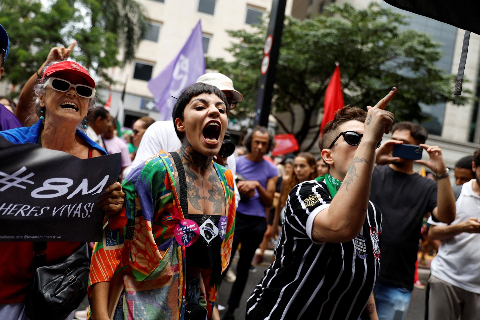 Mulheres participam de uma marcha para marcar o Dia Internacional da Mulher, em São Paulo, Brasil, em 8 de março de 2026. REUTERS/Tuane Fernandes