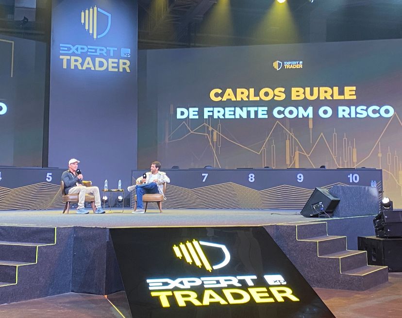 Gigante do surf compartilha lições para traders sobreviverem no longo prazo 1 Carlos Burle, surfista de ondas gigantes, no Expert Trader XP. Foto: Reprodução.