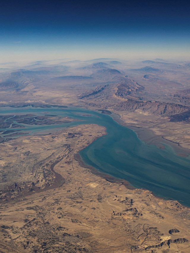 Vista aérea da costa iraniana e da ilha de Qeshm, no estreito de Ormuz, em 10 de dezembro de 2023. REUTERS/Stringer/Foto de arquivo