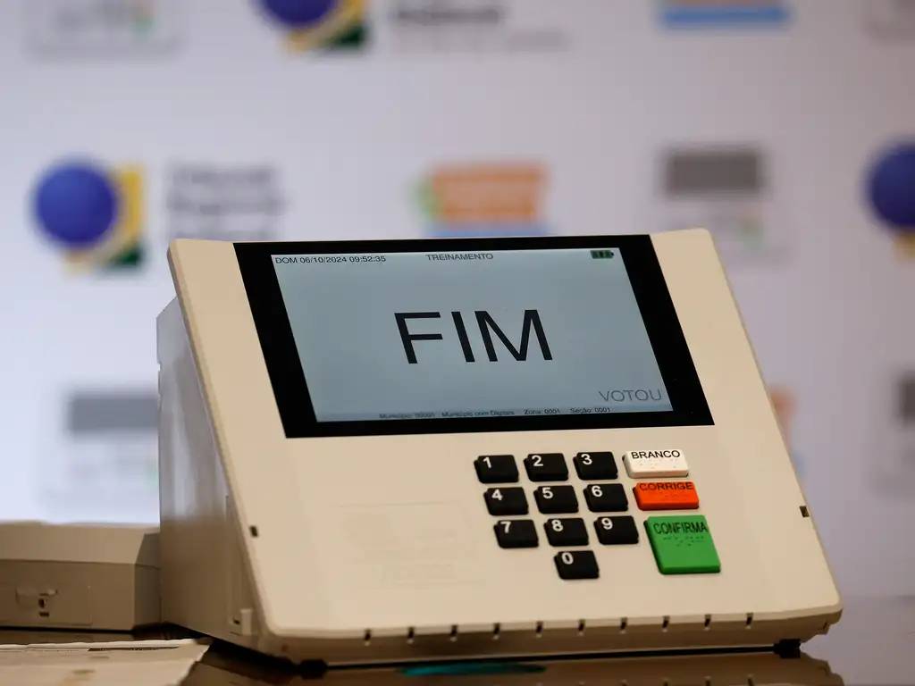 Coletiva de imprensa, no Tribunal Regional Eleitoral do Rio de Janeiro (TRE-RJ), sobre as eleições municipais com as participações da diretora-geral Eline Íris, e do secretário de Tecnologia da Informação Michel Kovacs, no Palácio da Democracia, centro da cidade. Foto: Tânia Rêgo/Agência Brasil