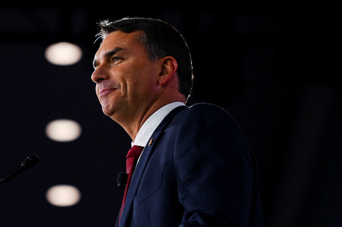 Flávio Bolsonaro pede união à direita após farpas entre Carlos e Nikolas Ferreira