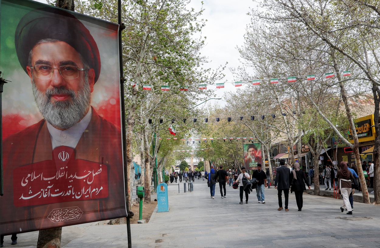 Khamenei nomeia novo conselheiro político e líder do Conselho de Segurança Nacional - QTU Questões do Universo