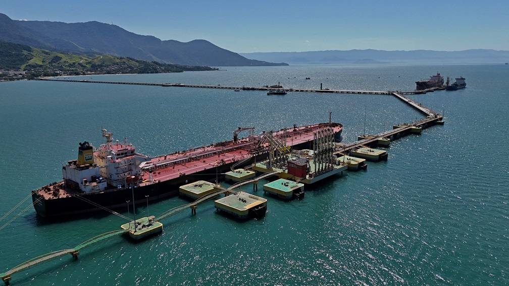 Petrobras deixa de atender 10% do pedido de diesel de distribuidoras para maio