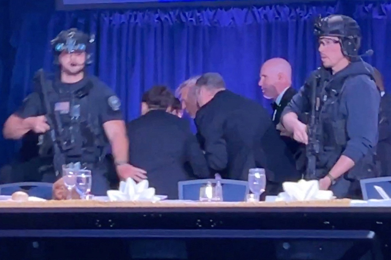 Trump elogia Serviço Secreto após tiros em jantar na Casa Branca; suspeito é detido