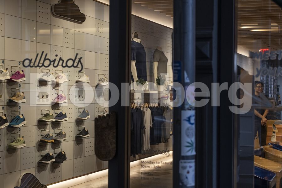 Empresa de tênis muda negócio para infraestrutura de IA e ações decolam 373%