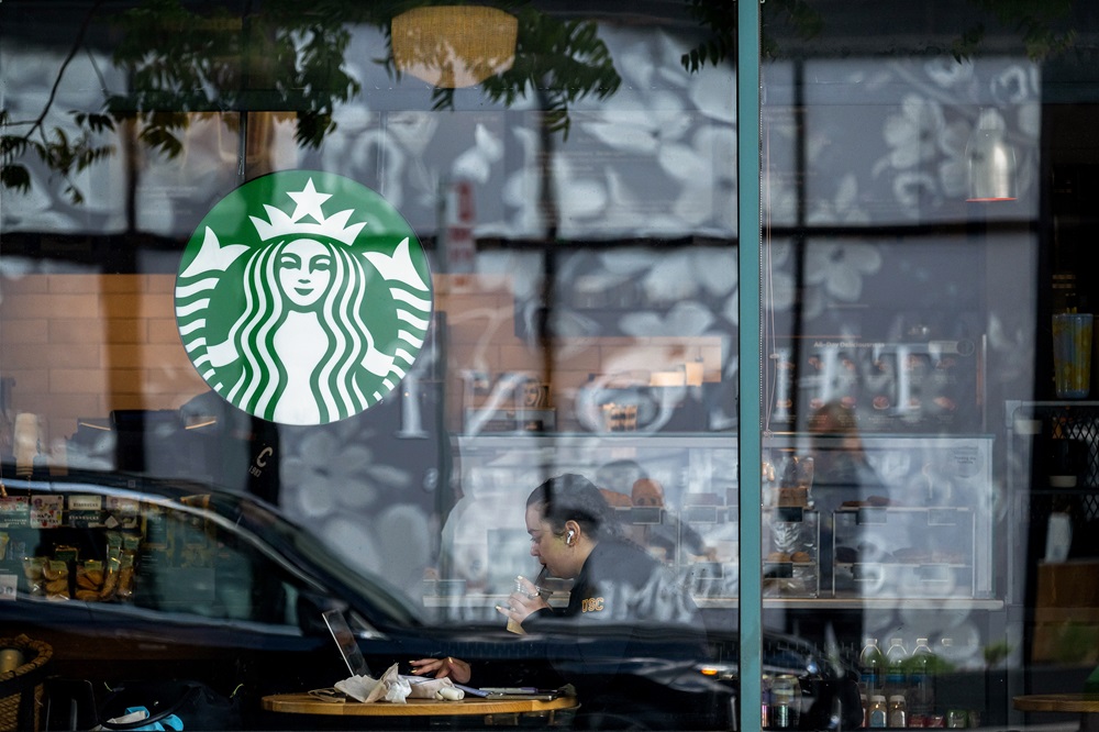 Starbucks eleva guidance do ano após retomada mais forte do que o esperado nos EUA