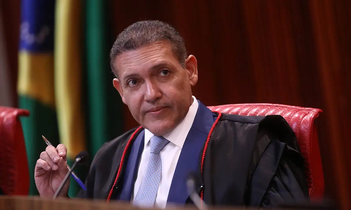 Nunes Marques é eleito presidente do TSE e substitui ministra Cármen Lúcia