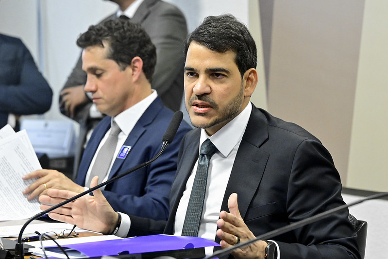 Com 16 votos, comissão do Senado aprova indicação de Messias para ministro do STF