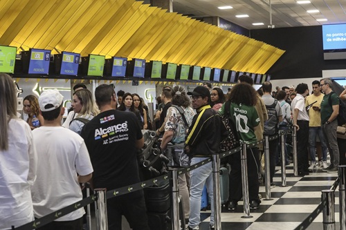 Filas, remarcações e cancelamentos: veja a situação dos aeroportos de SP após pane