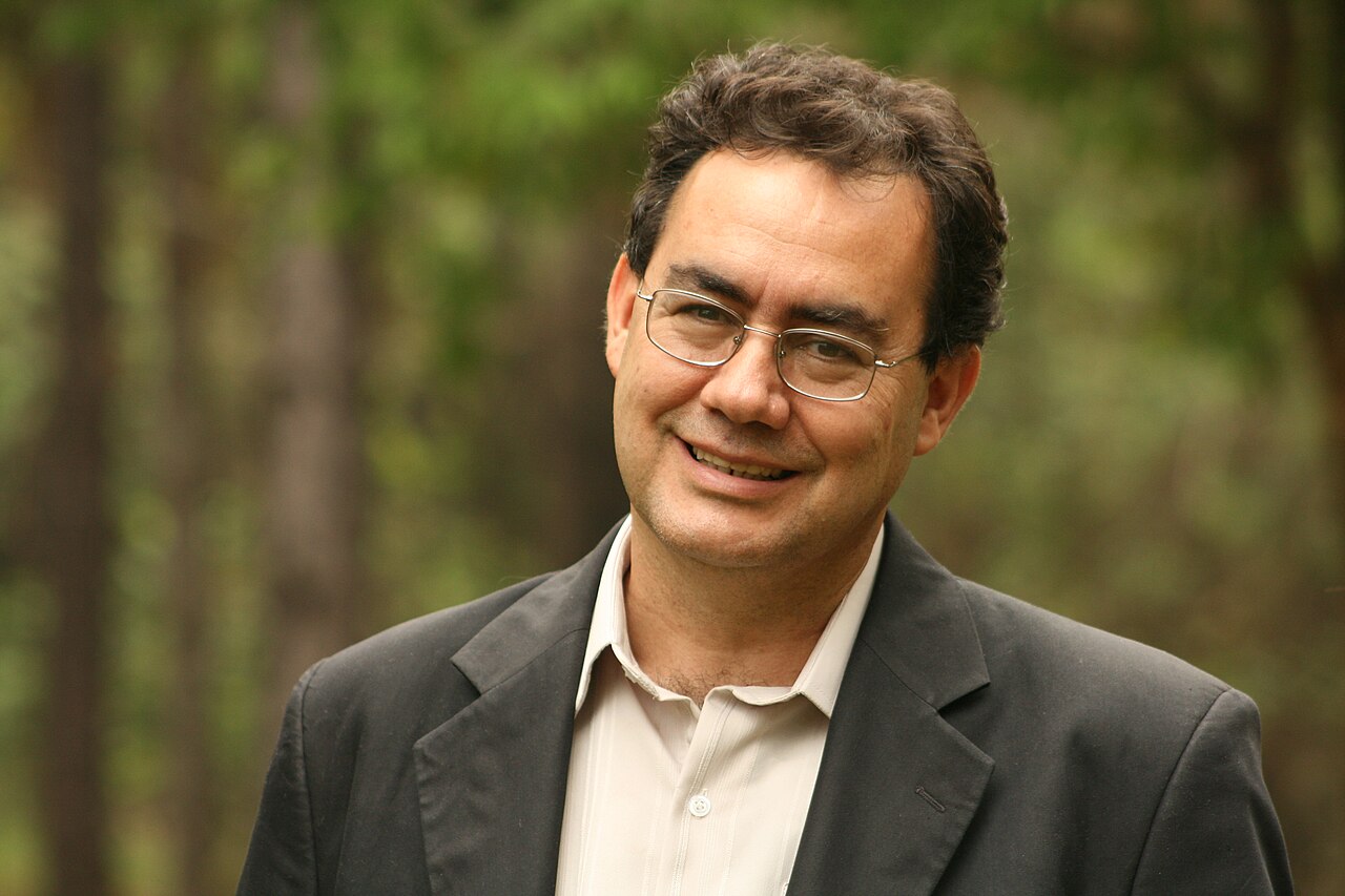 Un evento politico con Augusto Cury e Tarcísio de Freitas in primo piano