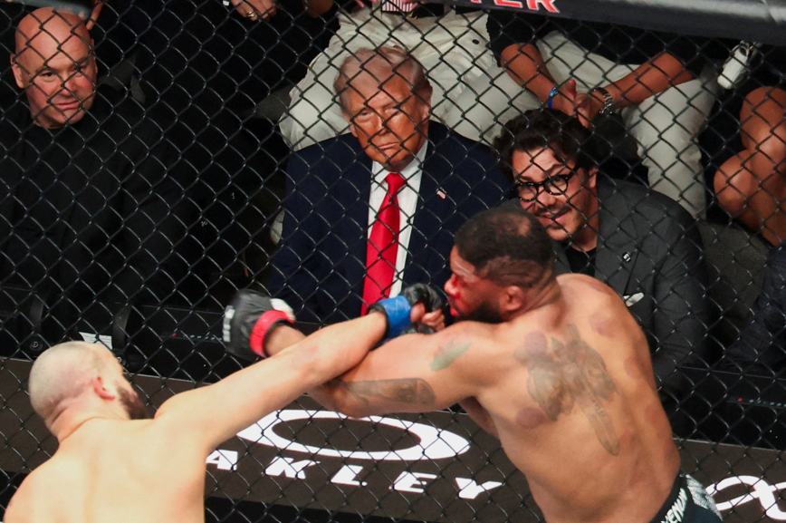 Donald Trump, presidente dos EUA, durante luta do UFC 327 (Crédito: Reuters)