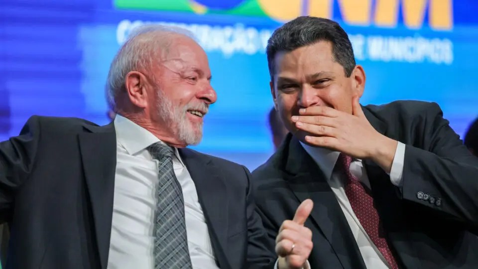 Lula deve procurar Alcolumbre para discutir tramitação de PEC contra a 6×1 no Senado
