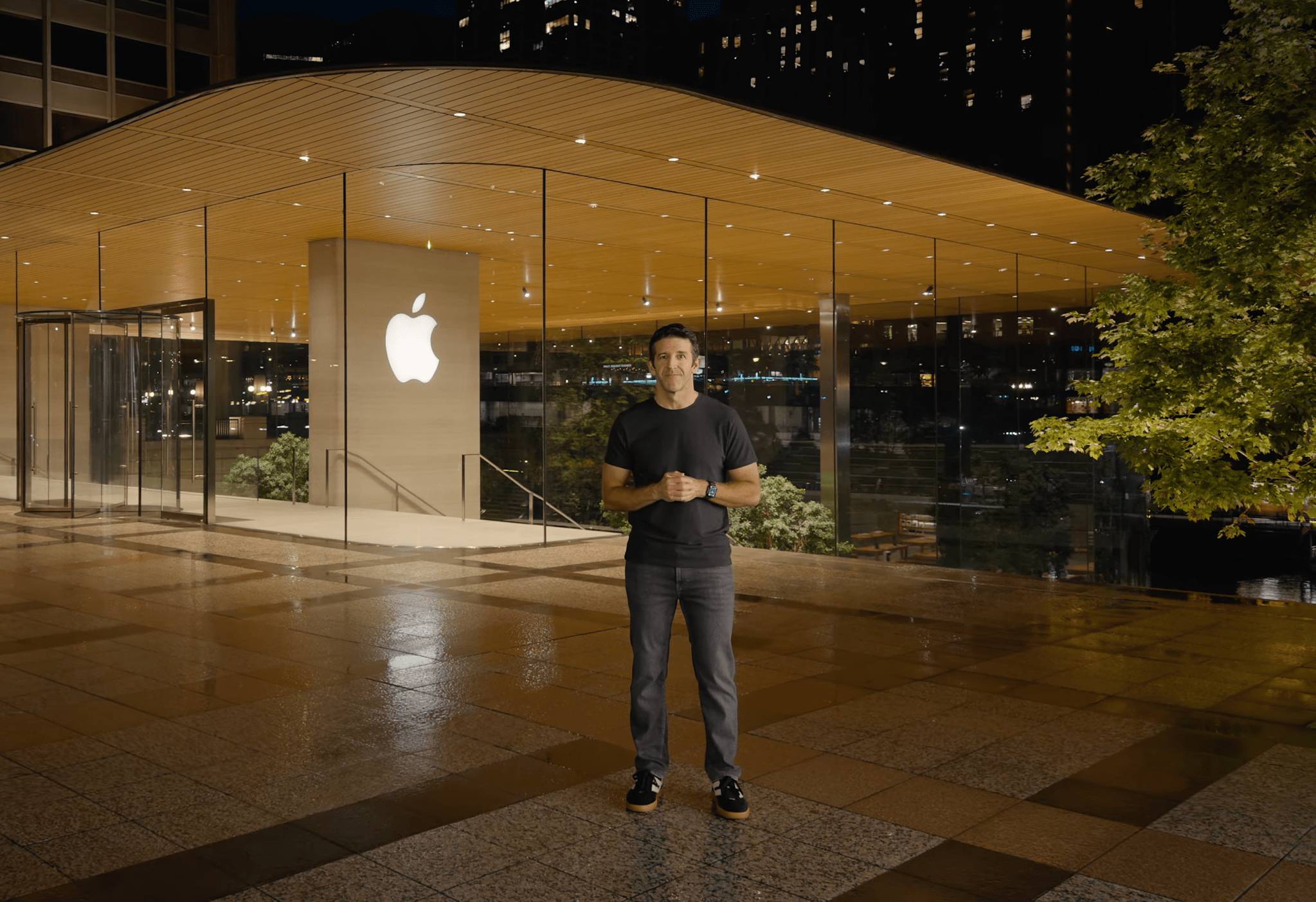 Conheça o ex-campeão de natação de 51 anos que vai suceder Tim Cook como CEO da Apple