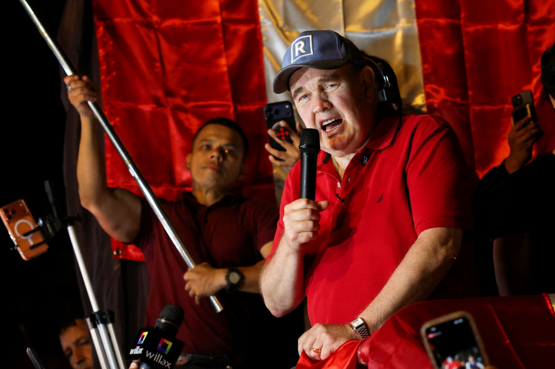 Com eleição no Peru ainda indefinida, Aliaga oferece dinheiro por prova de fraude