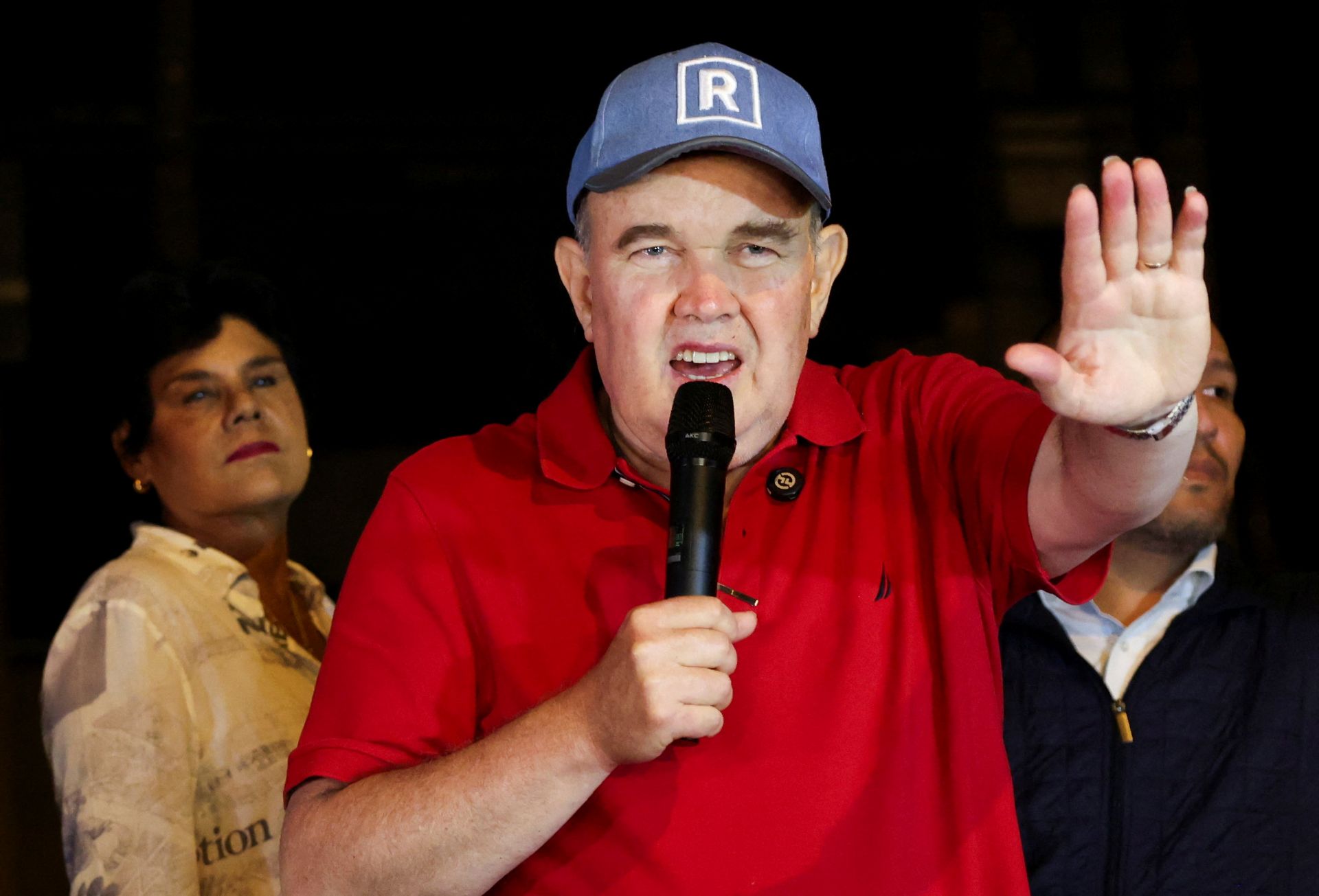 Conservador López Aliaga alega fraude na eleição no Peru e defende insurgência