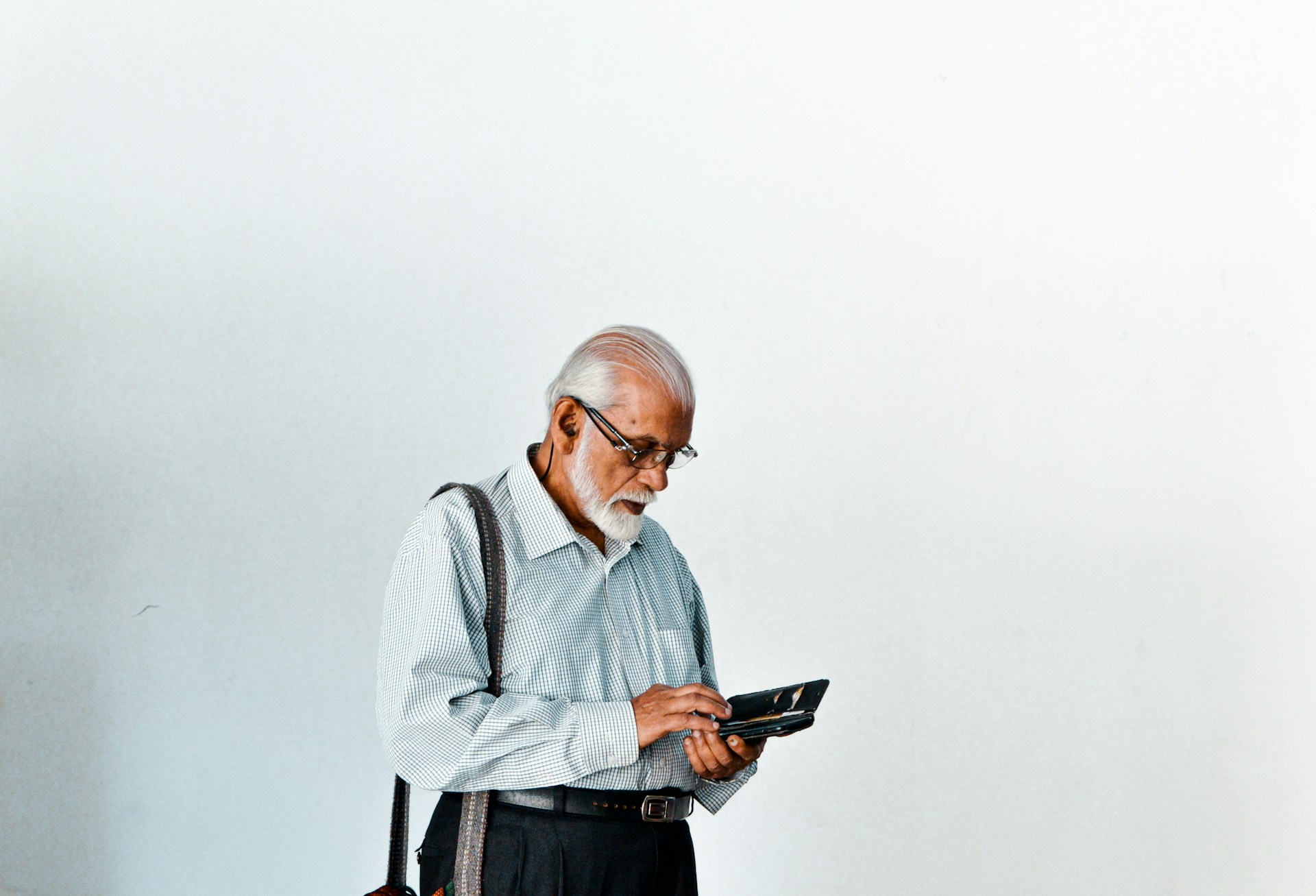 Seguro de vida para idosos vale a pena? Veja quanto custa contratar após os 60 anos