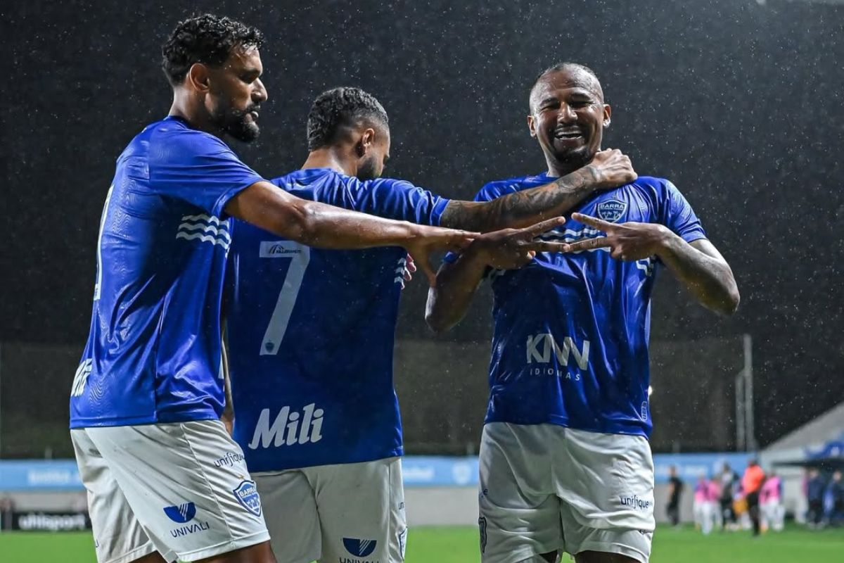 Streaming the Cup: Corinthians and Barra-SC Face Off in Florianópolis