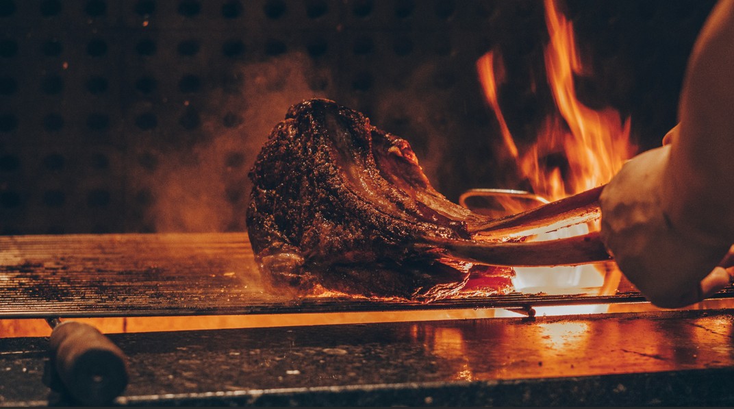 Churrasco ‘salgado’: inflação da carne e da cerveja supera IPCA em 12 meses