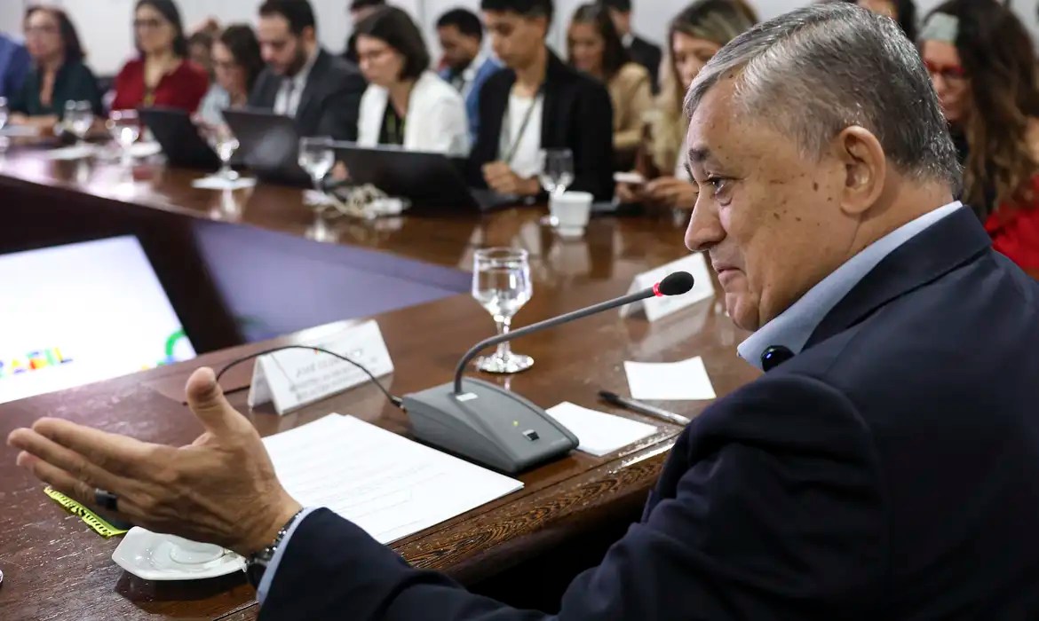 Novo ministro rejeita novas desonerações para compensar jornada menor de trabalho