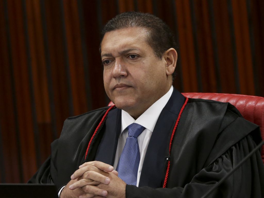 Nunes Marques chega à presidência do TSE com aposta em eleições pacíficas