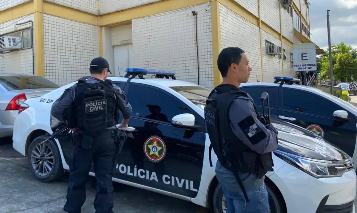 Rapper Oruam, mãe e irmão são procurados em operação contra o CV