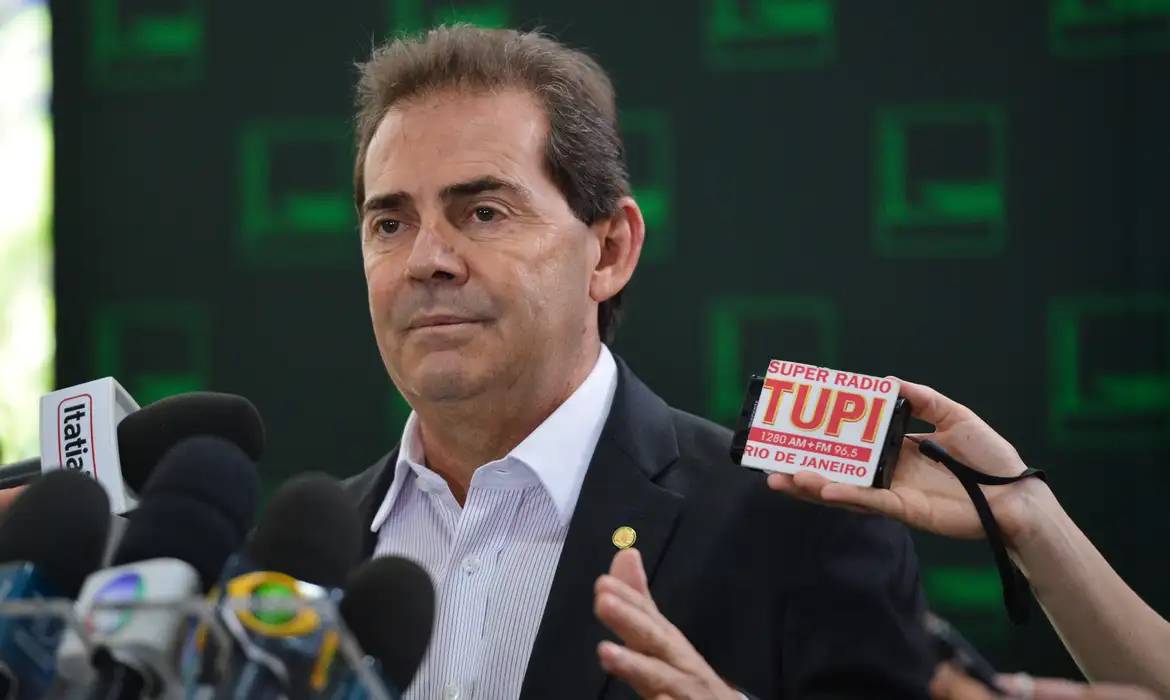 Câmara vota fim da escala 6x1 em 27 de maio e Senado prevê análise até julho