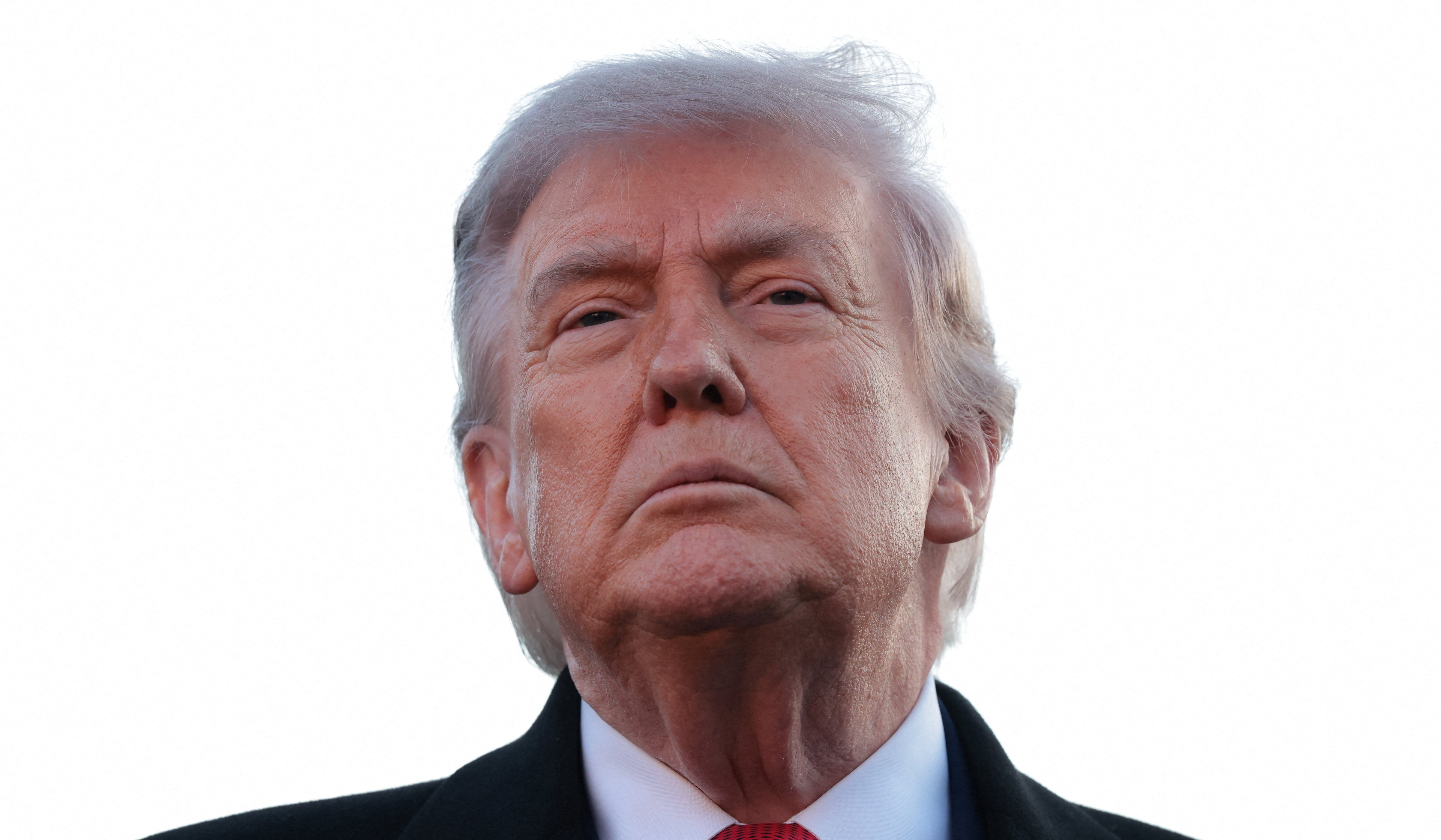 Trump diz que cessar-fogo continua em vigor após troca de tiros no Estreito de Ormuz