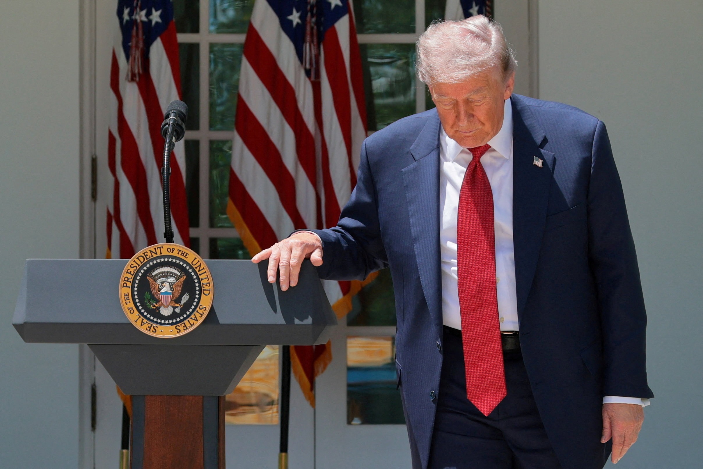 Trump afirma que pode atacar “todos os alvos restantes” no Irã em duas semanas