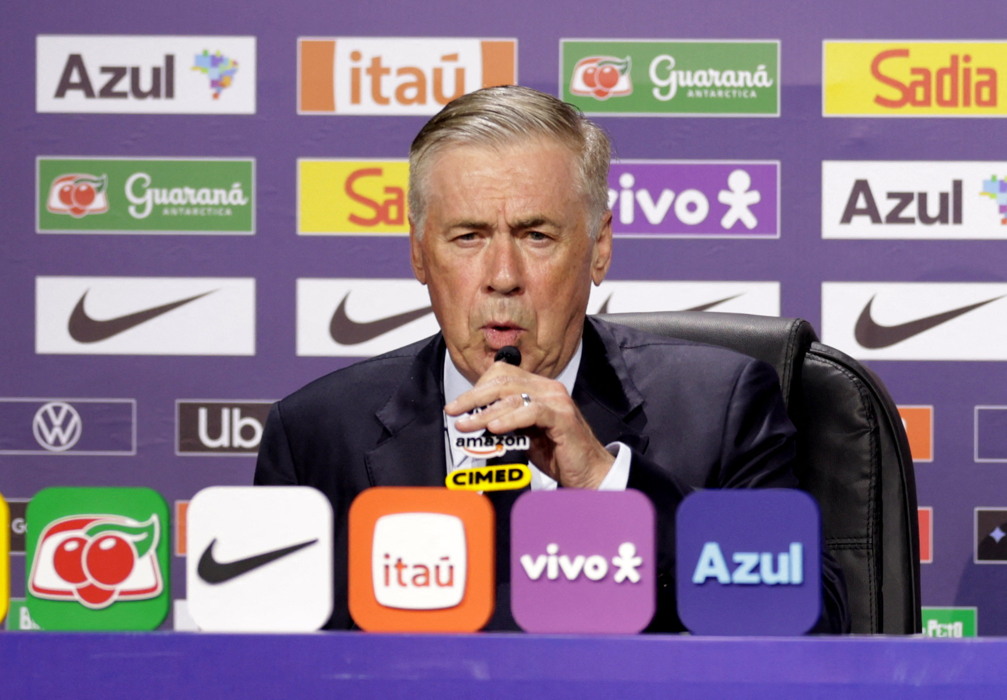 Ancelotti tira rótulo de “salvador” de Neymar e condiciona titularidade ao desempenho