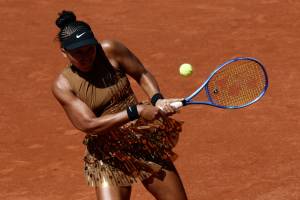 Naomi Osaka estreia em Roland Garros com figurino de alta-costura