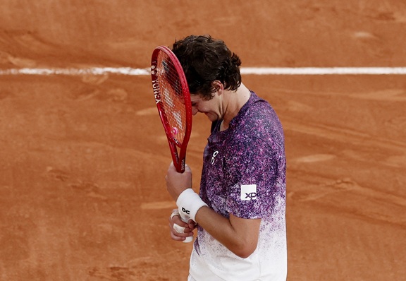 João Fonseca tem atuação épica, vence Djokovic de virada e avança em Roland Garros