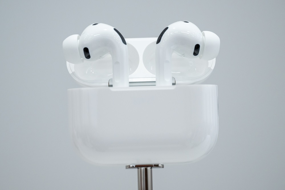 Apple leva AirPods com câmera à reta final de testes em nova