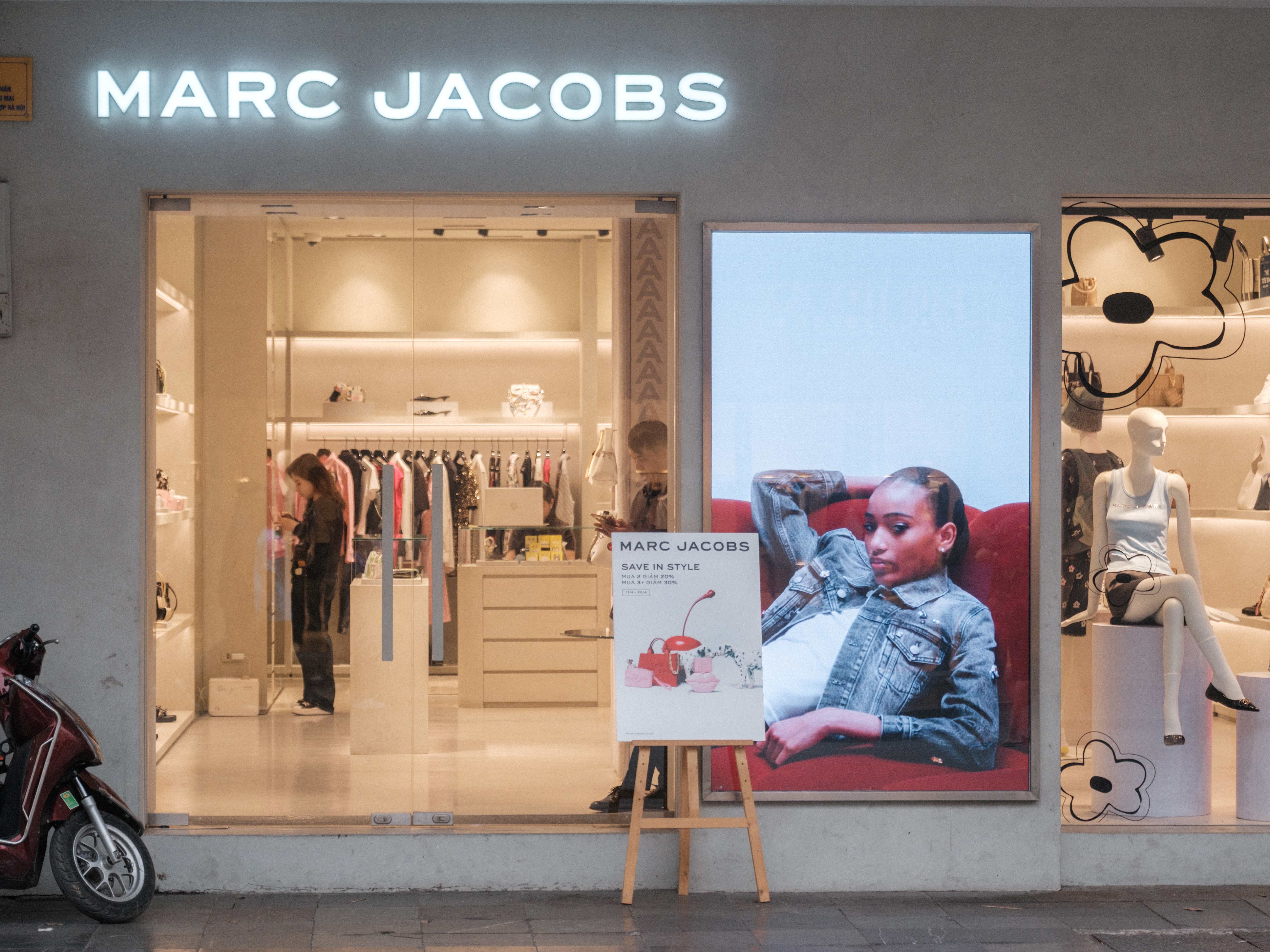 LVMH vende Marc Jacobs à WHP Global e G-III e reforça foco em luxo mais