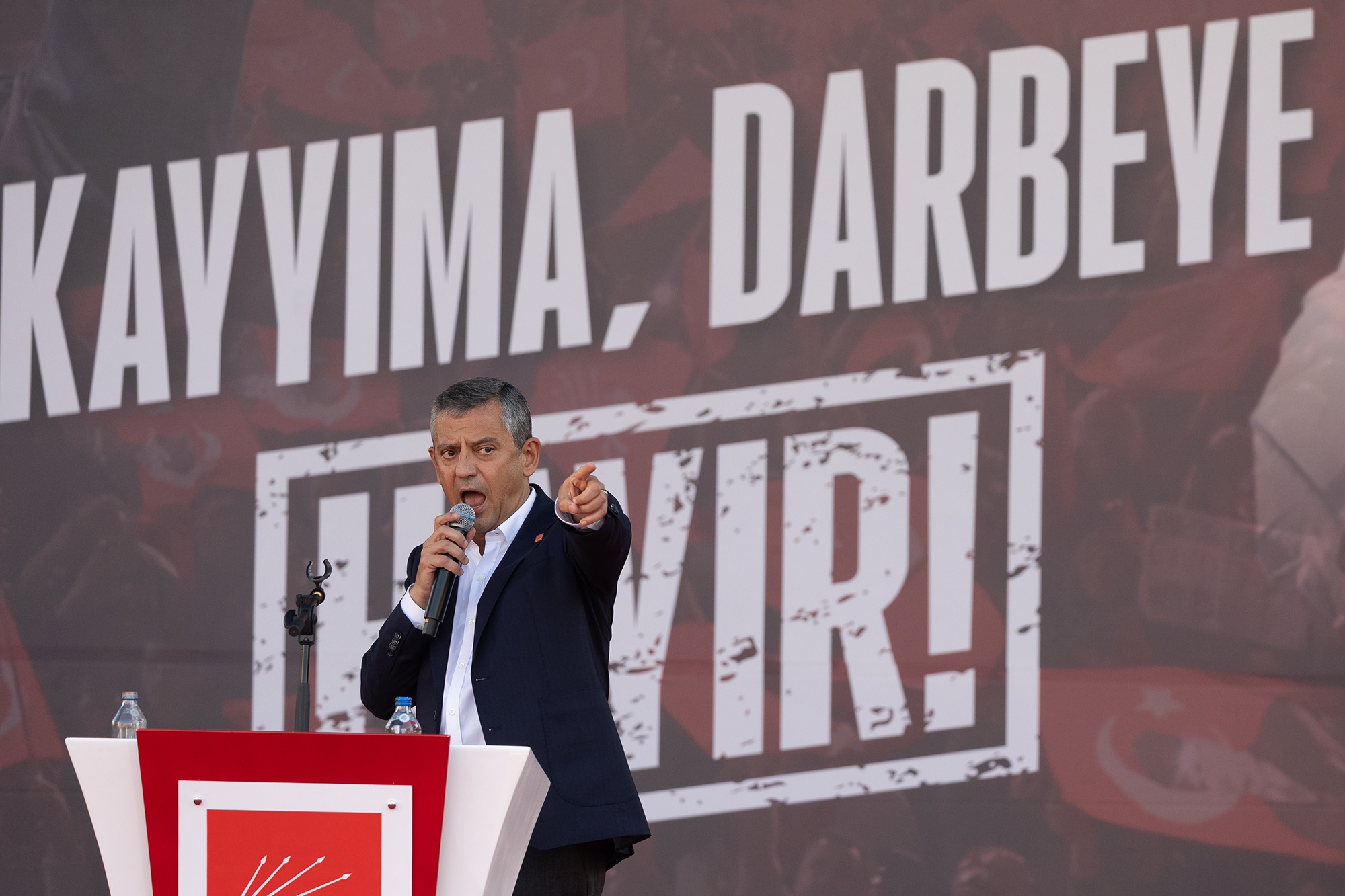 Corte destitui líder do principal partido de oposição na Turquia e abala mercados