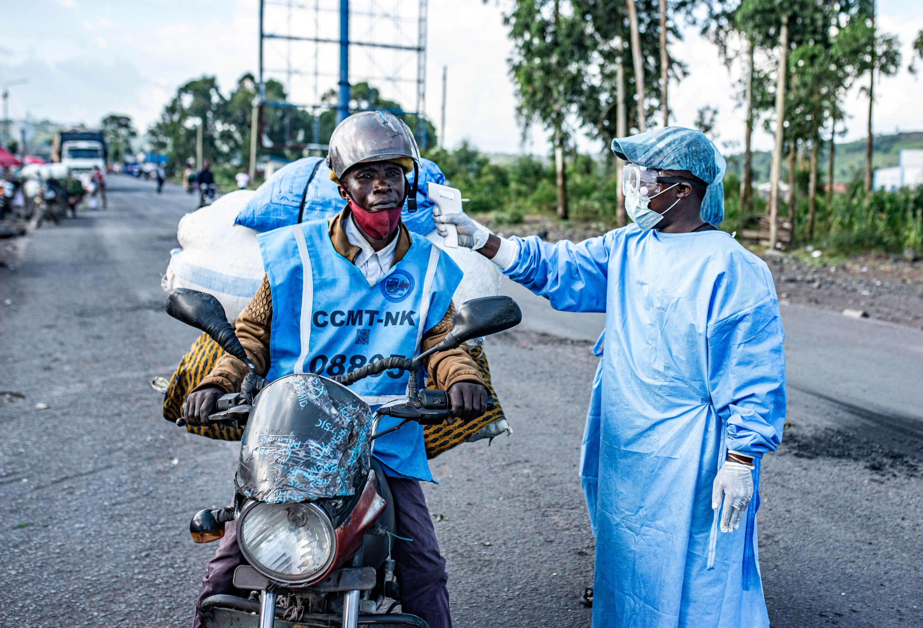 Ebola avança no Congo e mata mais de 200; autoridades alertam para risco regional