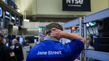 Corretor veste a camisa de Jane Street no pregão da Bolsa de Valores de Nova York