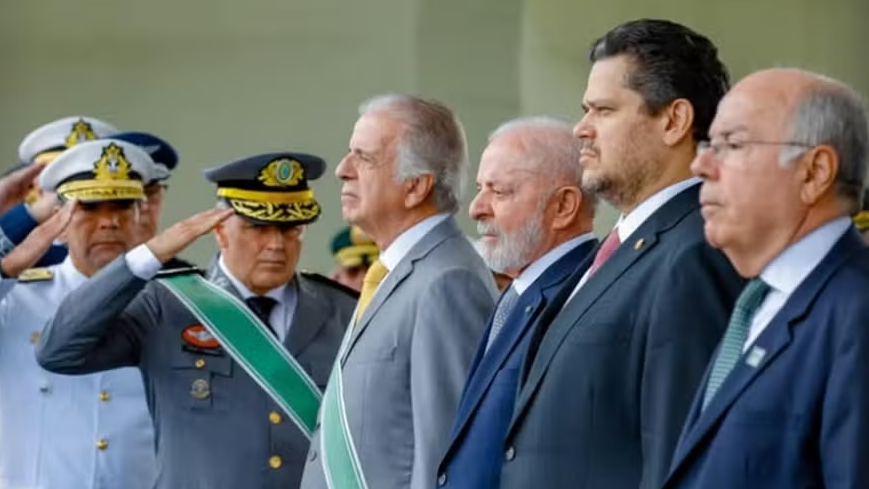 Múcio se reúne com Alcolumbre e diz não ser momento de Lula indicar outro nome ao STF