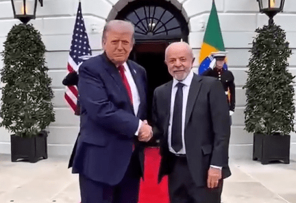 Lula deixa Casa Branca após reunião de três horas com Trump a portas fechadas