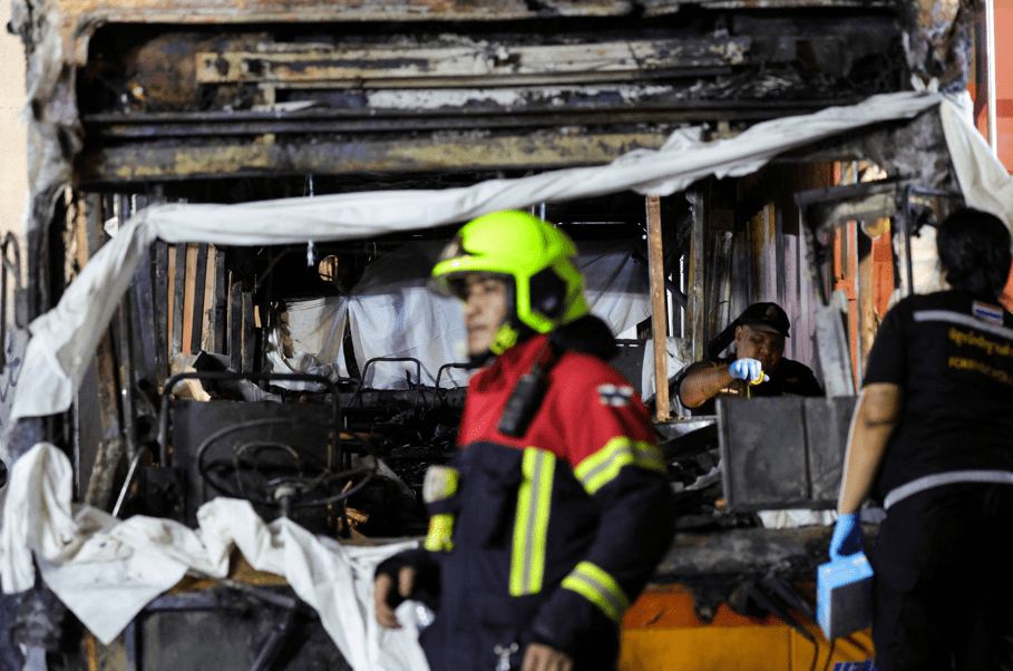 Trem de carga bate em ônibus na Tailândia e deixa pelo menos oito mortos e 32 feridos